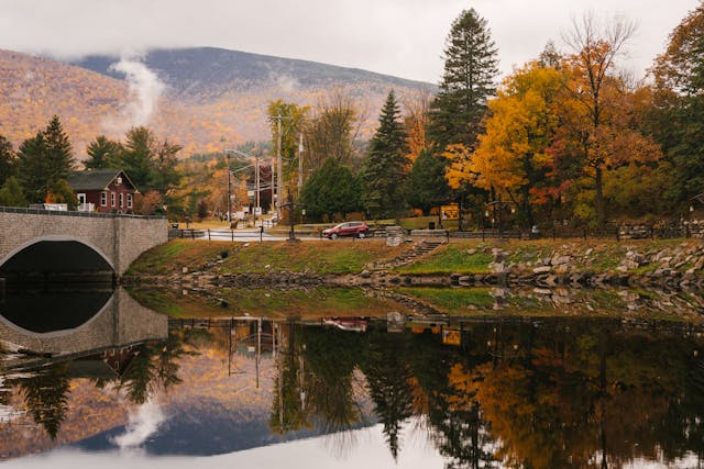 Quels sont les plus beaux villages à découvrir sur la Route des Lacs ?