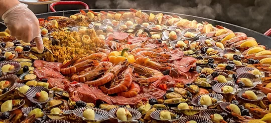 Évry à l’heure de la paella : où déguster ce plat emblématique en toute saison