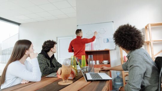 Élaborer une stratégie de marque forte pour se démarquer efficacement